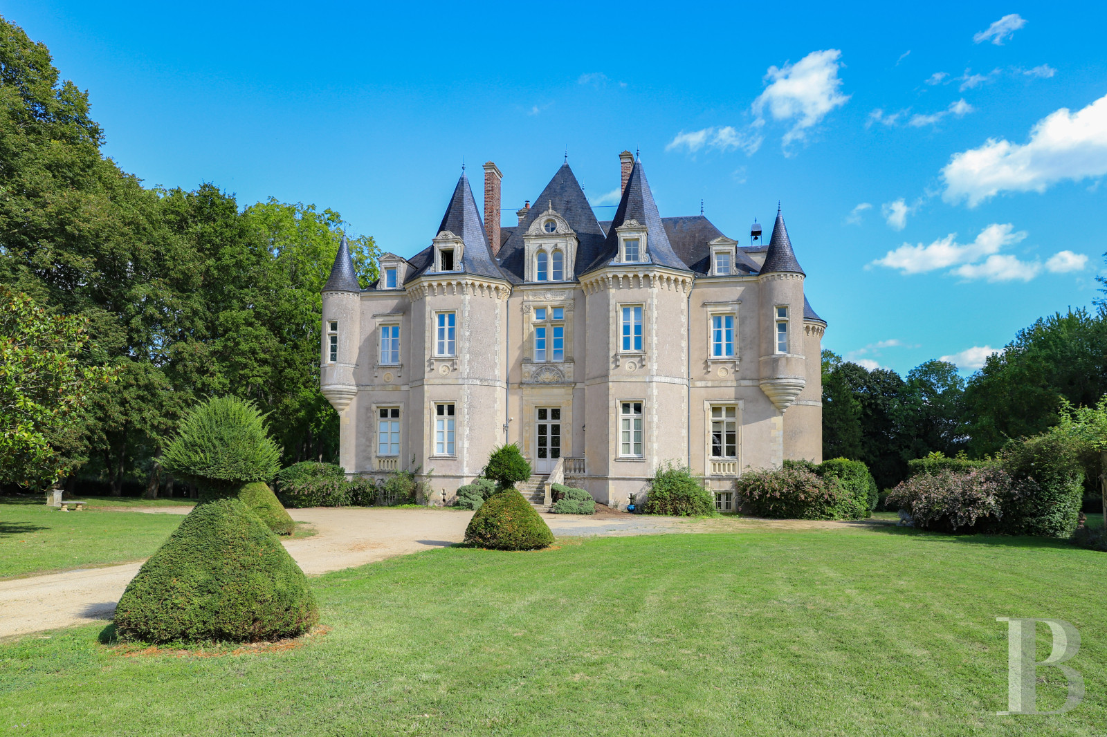 Dans la Sarthe, à l’est du Mans, un château du 19e siècle d’inspiration Renaissance dans son parc de onze hectares - photo  n°30